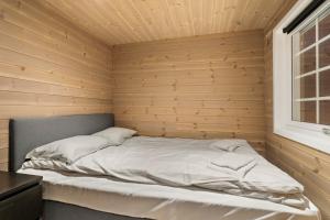 Postel nebo postele na pokoji v ubytování Manndalen Sjøbuer + 37 fotografií