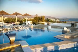 Bazén v ubytování Kavuras Village Hotel & Suites nebo v jeho okolí