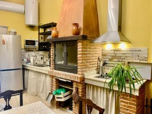 a kitchen with a brick oven in a kitchen at Vivienda Rincon de Mágina in Bedmar +5 photos