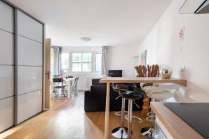 Nice Flat 5 min walking from the sea