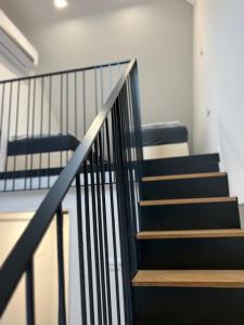 un conjunto de escaleras en un edificio con asientos azules en Villa Magdalena apartments & rooms en Maribor