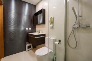 Ένα μπάνιο στο Penthouse at Cabedelo Beach with Ocean View +40 φωτογραφίες