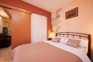 Postel nebo postele na pokoji v ubytování Apartments Ivica
