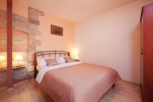 Postel nebo postele na pokoji v ubytování Apartments Ivica