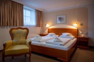 Postel nebo postele na pokoji v ubytování Hotel Waldheim Garni