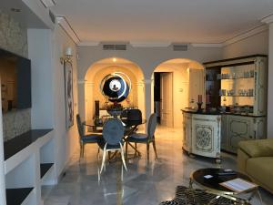 Fotografie z fotogalerie ubytování Magna Marbella - Luxurious flat close to Puerto Banús by easyBNB v destinaci Marbella