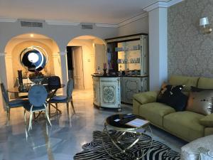 Fotografie z fotogalerie ubytování Magna Marbella - Luxurious flat close to Puerto Banús by easyBNB v destinaci Marbella