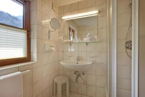 Koupelna v ubytování Hotel Waldheim Garni
