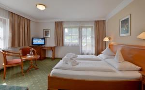 Postel nebo postele na pokoji v ubytování Hotel Waldheim Garni