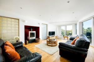 Μια τηλεόραση ή/και κέντρο ψυχαγωγίας στο Lakeside family friendly property CW99