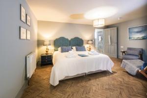 Tempat tidur dalam kamar di The Globe Inn