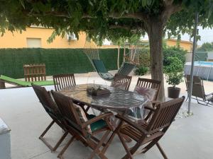 Balkón alebo terasa v ubytovaní Casa Enric , con zona infantil, piscina y parking privado