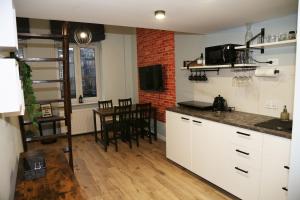 Zdjęcie z galerii obiektu Very Berry Długa 18-5A-2 City Center Apartments, AC, self check in 24h! w Poznaniu