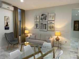 a living room with a couch and a glass table at Placentines in Seville