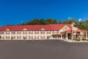 a large building with a red roof at Red Roof Inn & Suites Corbin in Corbin