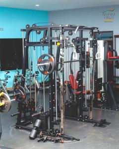 Fitness centrum a/nebo fitness zařízení v ubytování Nyamfinzi Hotel