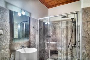Koupelna v ubytování Zissis Hotel