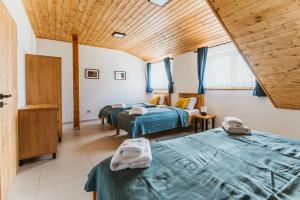 Postel nebo postele na pokoji v ubytování Pod humnama + 37 fotografií
