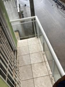 een uitzicht over een trap in een gebouw bij Studio montany in Rio das Ostras
