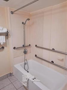Motel 6 Catonsville MD Baltimore West的一间浴室