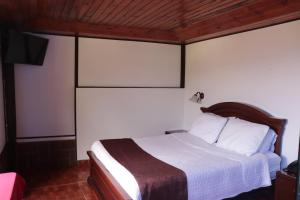 Hotel Campestre La Posada Del Rancho客房内的一张或多张床位