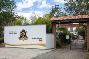 Hotel Campestre La Posada Del Rancho的证书、奖牌、标识或其他文件
