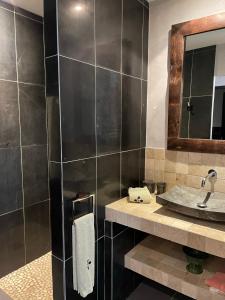 a bathroom with a sink and a mirror at B&B Les 4 Mondes in Vieux-Boucau-les-Bains