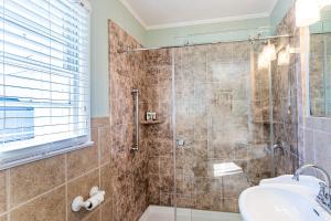 Ein Badezimmer in der Unterkunft Island Guesthouse and Motel OBX