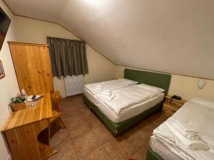 Postel nebo postele na pokoji v ubytování Hotel Trieste