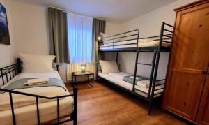 a bedroom with two bunk beds and a window at Ferienwohnung Berge & Seen in Hohenpeißenberg