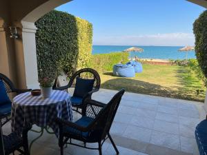 Photo de la galerie de l'établissement Amazing Beachfront townhouse chalet Ain Sokhna, à Ain Sokhna