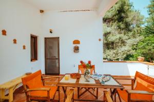 Χώρος καθιστικού στο Beautiful summerhouse in Sani's pine forest