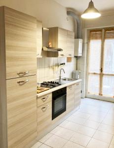 Eldhús eða eldhúskrókur á Casa Manolo Corsico Navigli Suite Apartment Milan