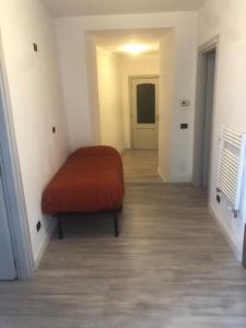 מיטה או מיטות בחדר ב-Entire flat, independent entrance, 20 mins to BGY - Bergamo Milan airport
