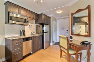 Kjøkken eller kjøkkenkrok på Charming studio with kitchen St-Sauveur