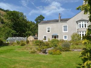 a large house with a garden in front of it at Jenkin Lodge in Braithwaite