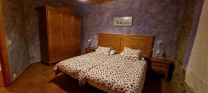 a bedroom with a bed and a purple wall at La Senra in León