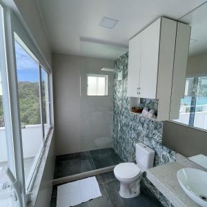 Um banheiro em Casa aconchegante Pontal do Atalaia Vista Mar