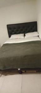 Cama o camas de una habitación en N7 7 Habitación con Baño Privado y Kitchenette