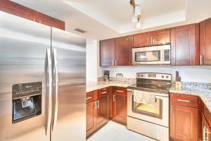 Kuchyň nebo kuchyňský kout v ubytování South Tampa Retreat Fenced Yard, Top Location!