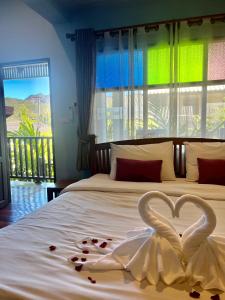 two white swans making a heart on a bed at Baan Pai Nai Wieng in Pai