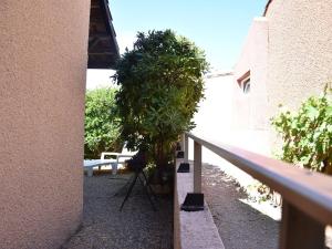 Balkón alebo terasa v ubytovaní Maison en bord de mer avec terrasse ensoleillée, mezzanine, et parking privé - 4 couchages à Gruissan - FR-1-229-843
