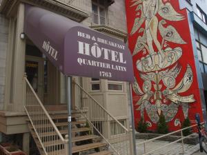 una señal de hotel frente a un edificio en Hotel Quartier Latin, en Montreal