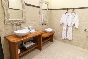 A bathroom at The Riverside Inn