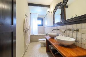 A bathroom at The Riverside Inn