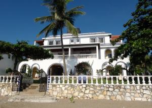 Gallery image of Squares Beachside Apartments in Puerto Galera