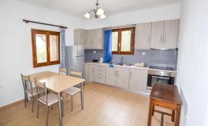 A kitchen or kitchenette at Petra-Mare 8
