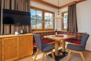 TV a/nebo společenská místnost v ubytování Hotel Garni am Sonnberg
