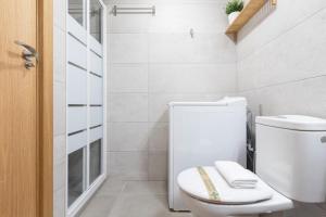 Dobohomes - Clara del Rey 33 tesisinde bir banyo