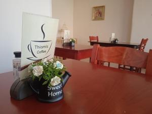 Reštaurácia alebo iné gastronomické zariadenie v ubytovaní Thiamis Guesthouse